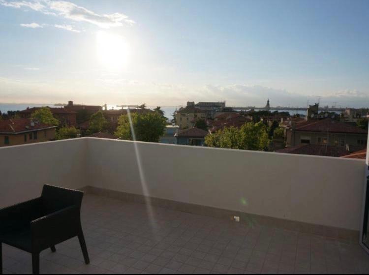 Stylish Penthouse Apartment In Venice Lido, 10 Minutes From Saint Marks Square Veneţia-Lido Exterior foto