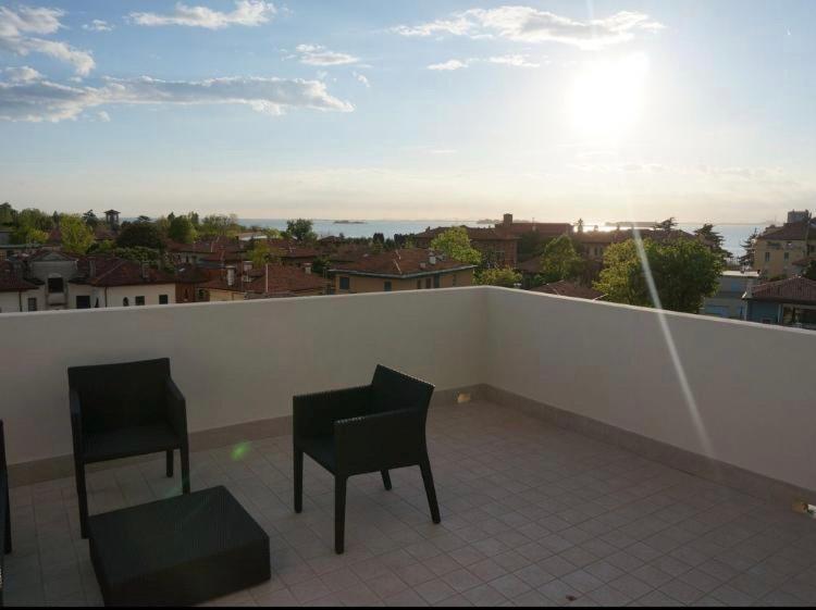 Stylish Penthouse Apartment In Venice Lido, 10 Minutes From Saint Marks Square Veneţia-Lido Exterior foto