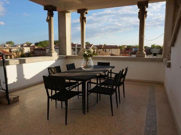 Stylish Penthouse Apartment In Venice Lido, 10 Minutes From Saint Marks Square Veneţia-Lido Exterior foto